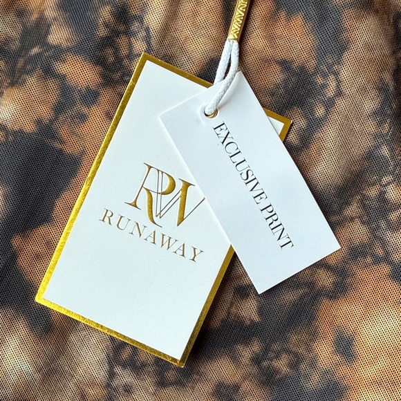 Runaway - Picture 4 of 6